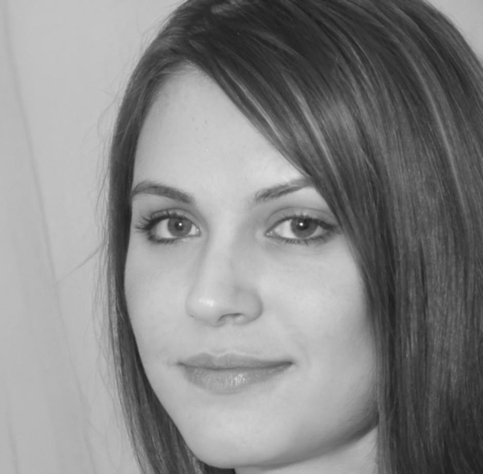 Retrato profesional de Clara Mendoza